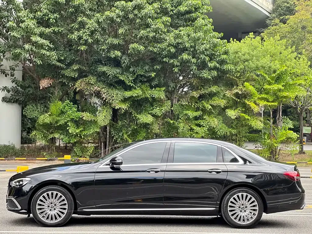 Mercedes-Benz E-Class — фото 4