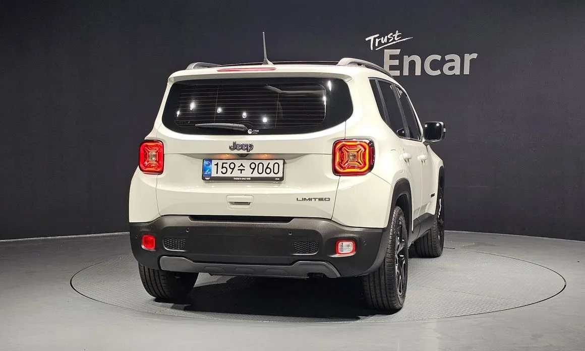 Jeep Renegade — фото 10