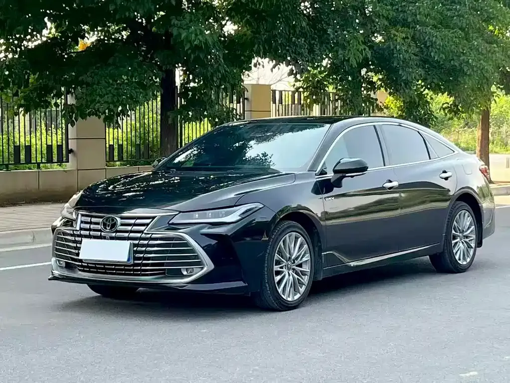 Toyota Avalon — фото 1