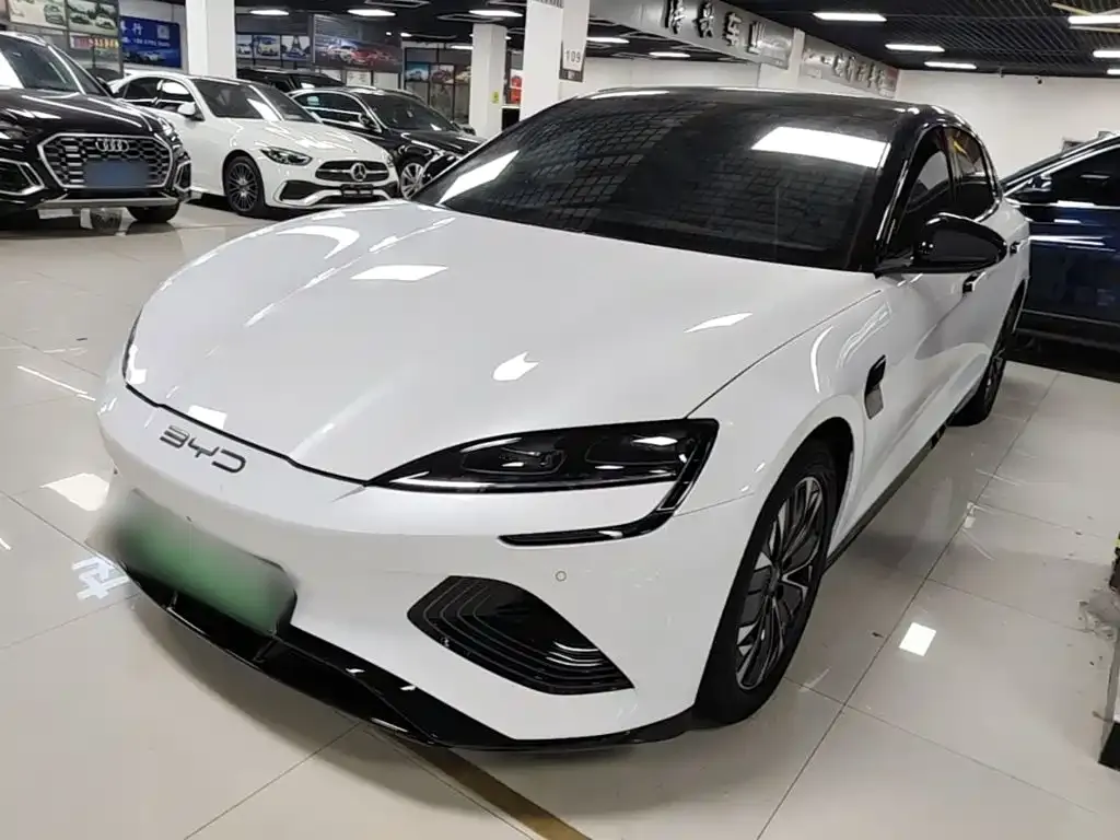 BYD Seal — фото 1