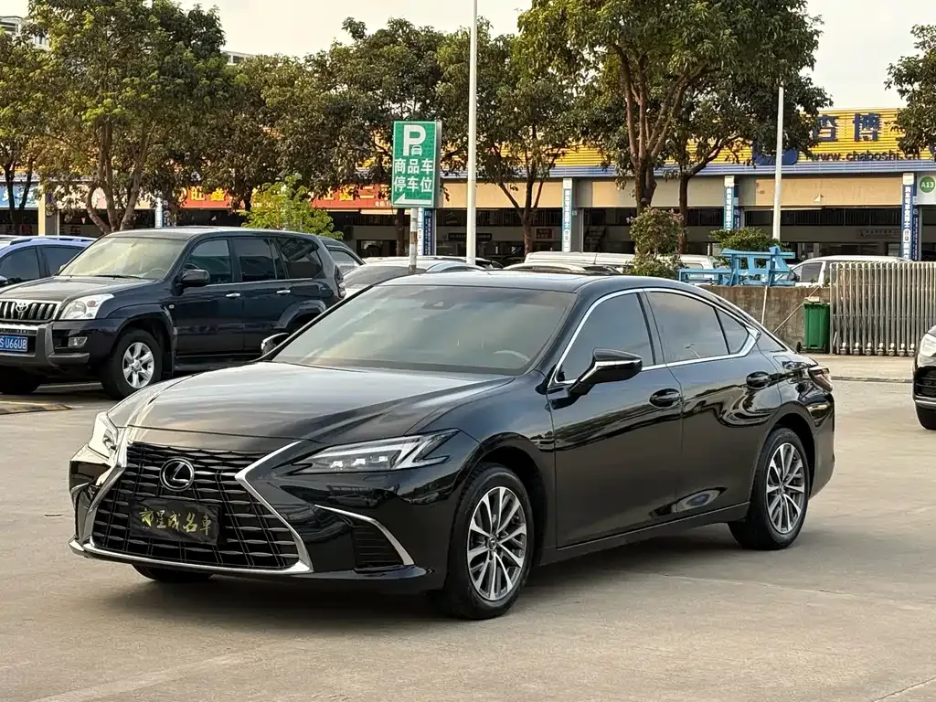 Lexus ES — фото 1