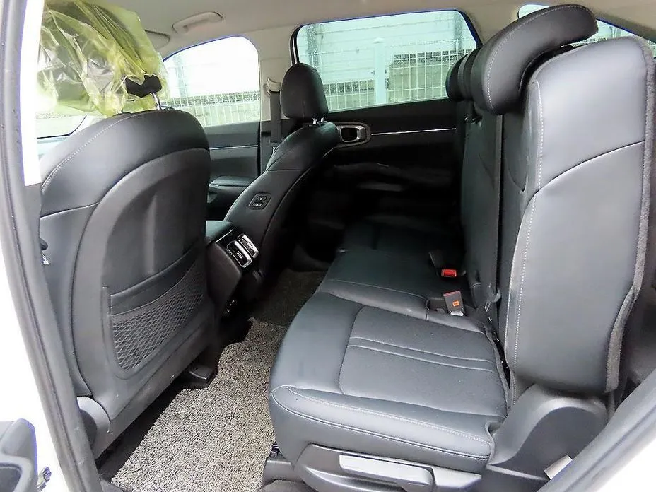 Kia Sorento — фото 8