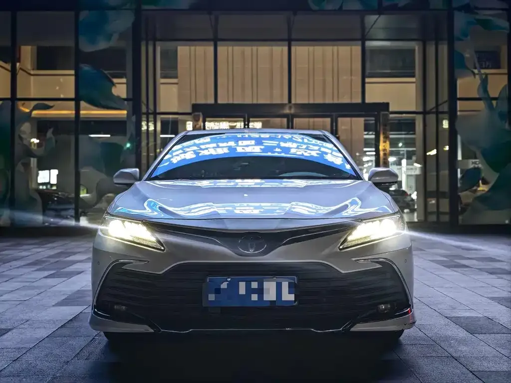 Toyota Camry — фото 3