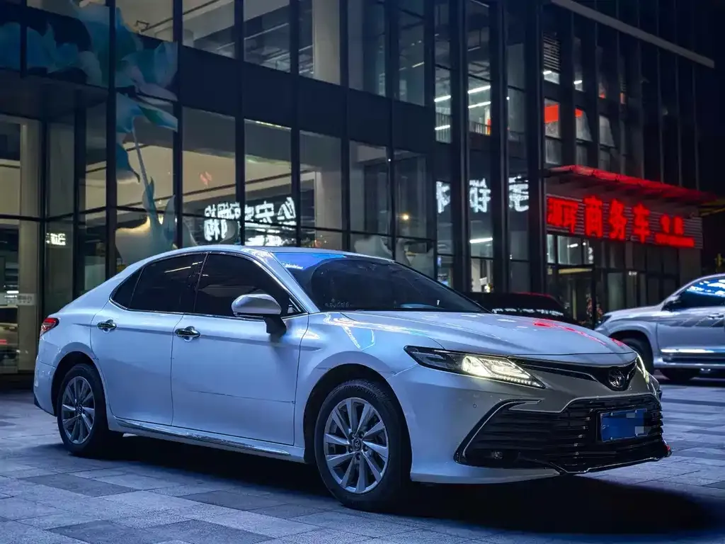 Toyota Camry — фото 8