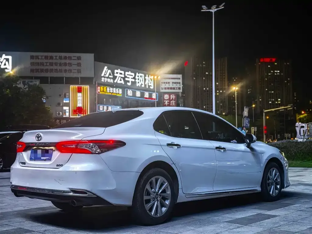 Toyota Camry — фото 6