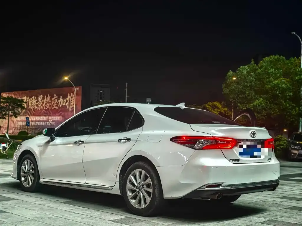 Toyota Camry — фото 10