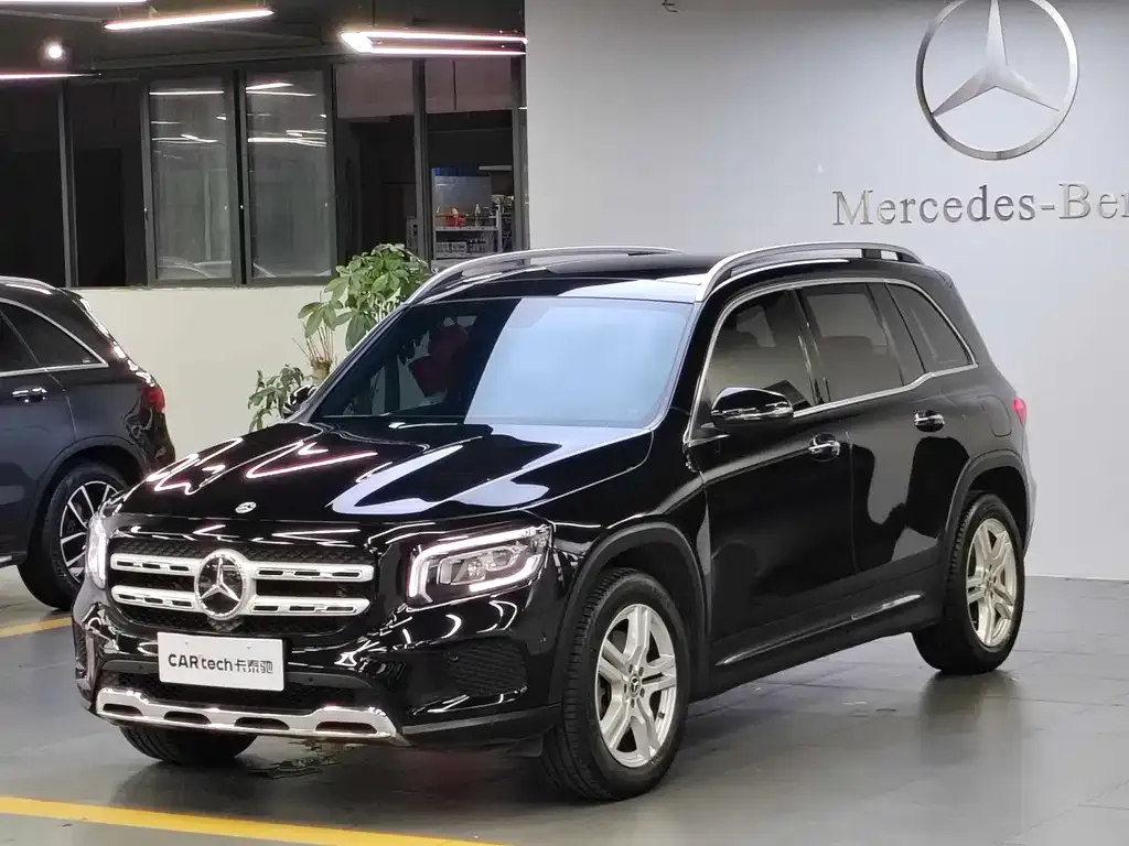 Mercedes-Benz GLB — фото 1