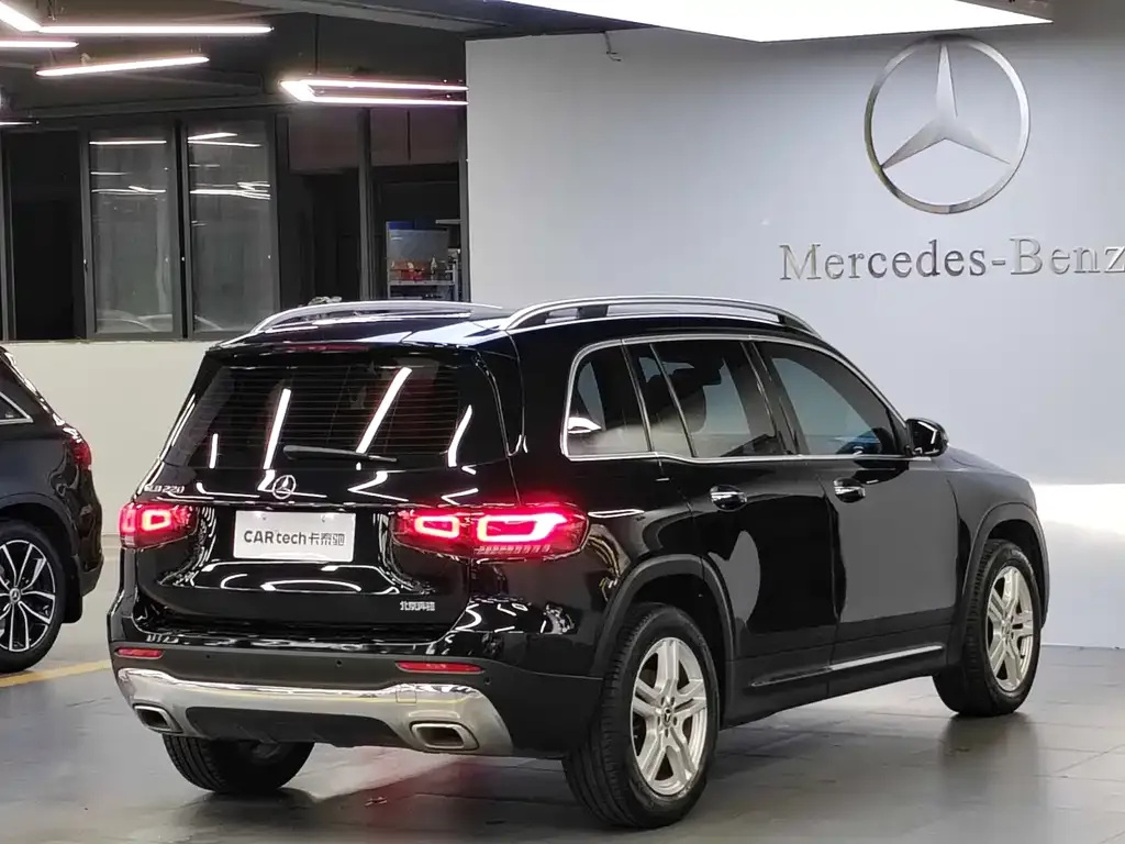 Mercedes-Benz GLB — фото 9