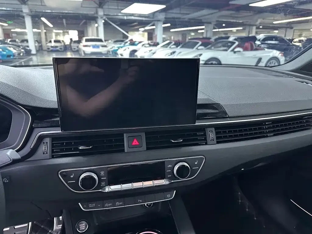 Audi A4L 2024 из CN, фото 6