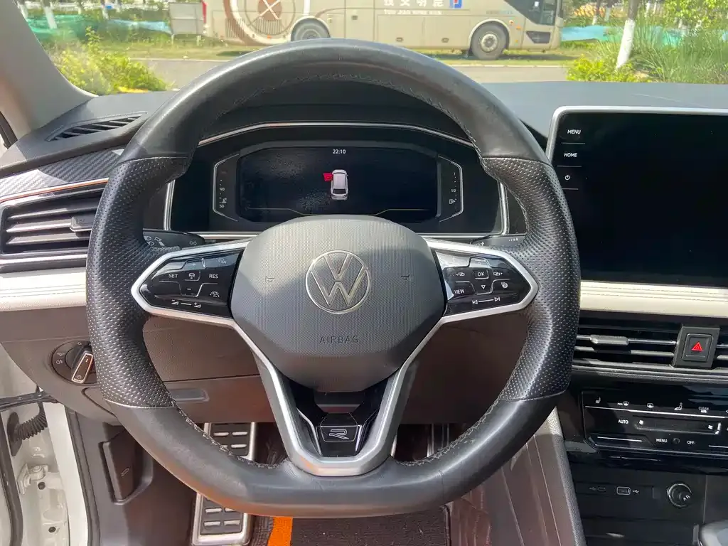 Volkswagen Tiguan L — фото 10