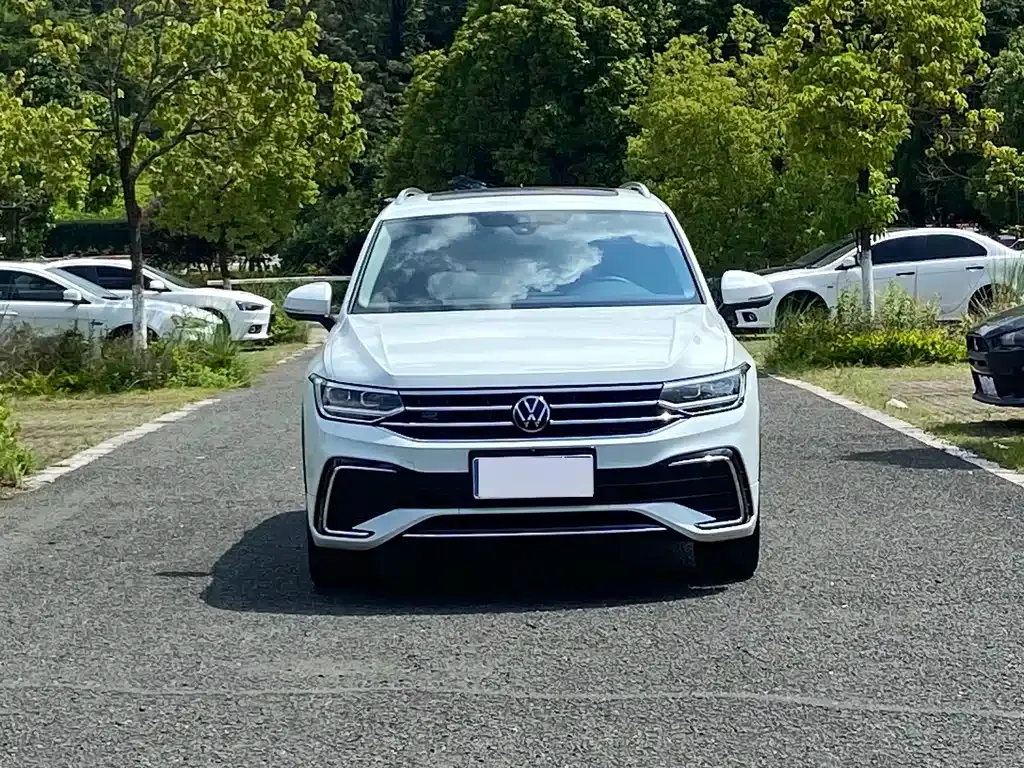 Volkswagen Tiguan L — фото 8