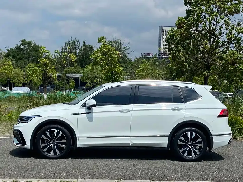 Volkswagen Tiguan L — фото 5