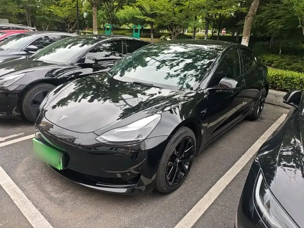 Tesla Model 3 — фото 1
