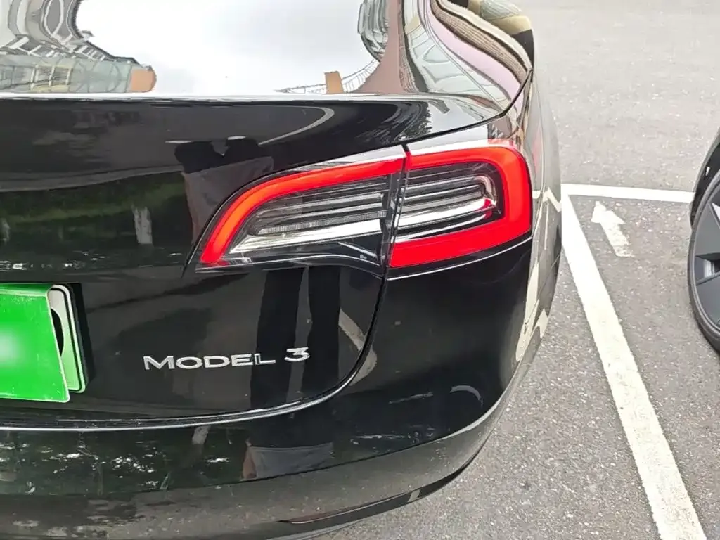 Tesla Model 3 — фото 4