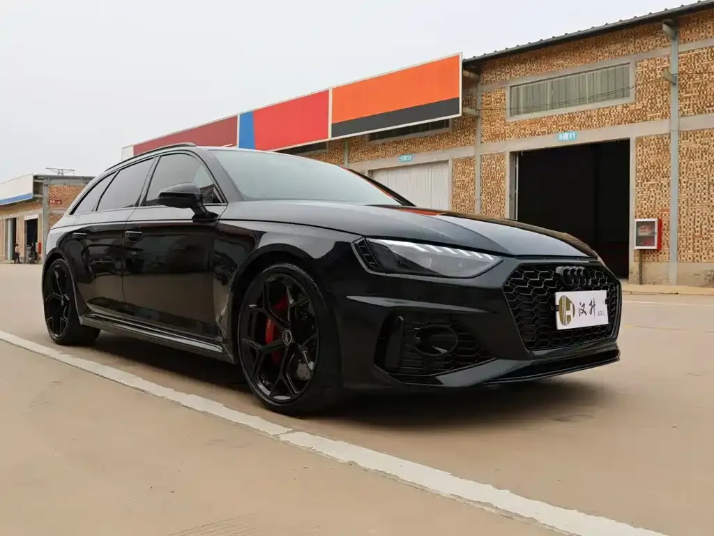 Audi RS 4 2025 из CN, фото 2