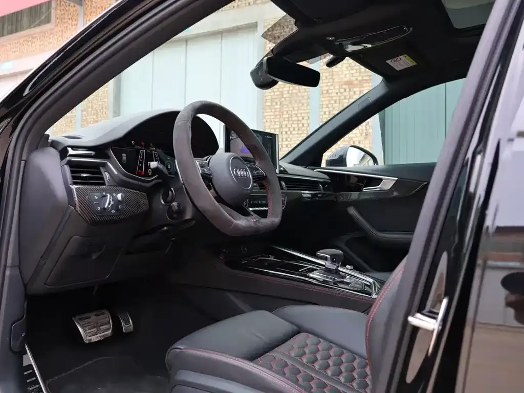 Audi RS 4 2025 из CN, фото 6