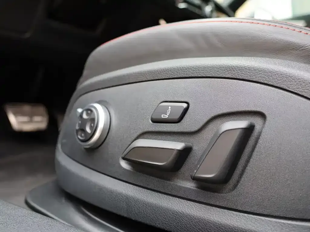 Audi RS 4 2025 из CN, фото 4