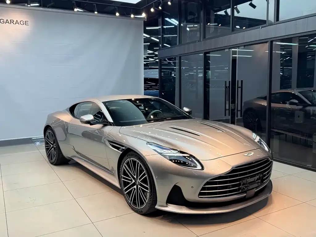 Aston Martin DB12 2024 из CN, фото 7