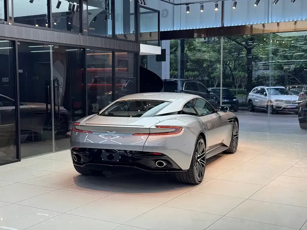 Aston Martin DB12 2024 из CN, фото 8