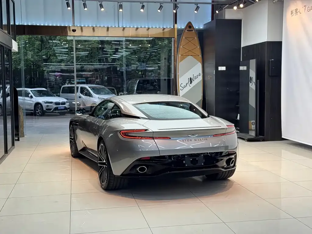 Aston Martin DB12 2024 из CN, фото 2