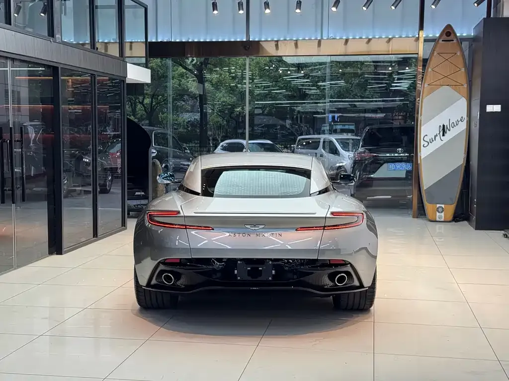 Aston Martin DB12 2024 из CN, фото 4