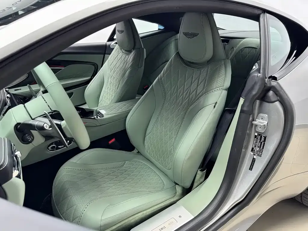 Aston Martin DB12 2024 из CN, фото 10