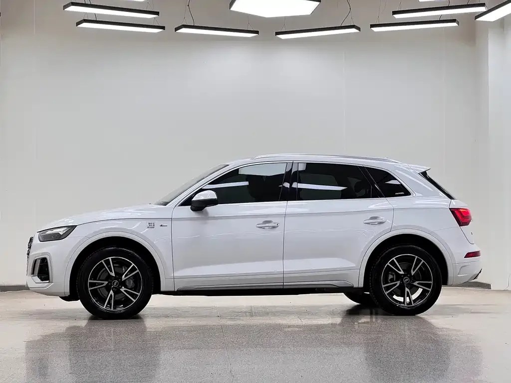 Audi Q5L — фото 9