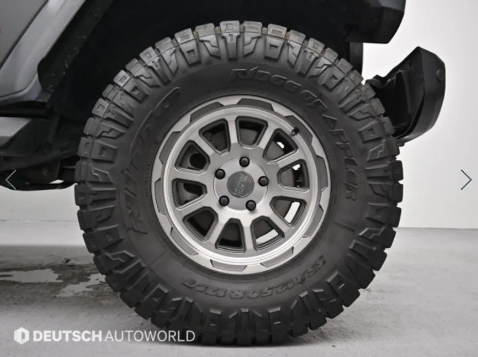 Jeep Wrangler — фото 10