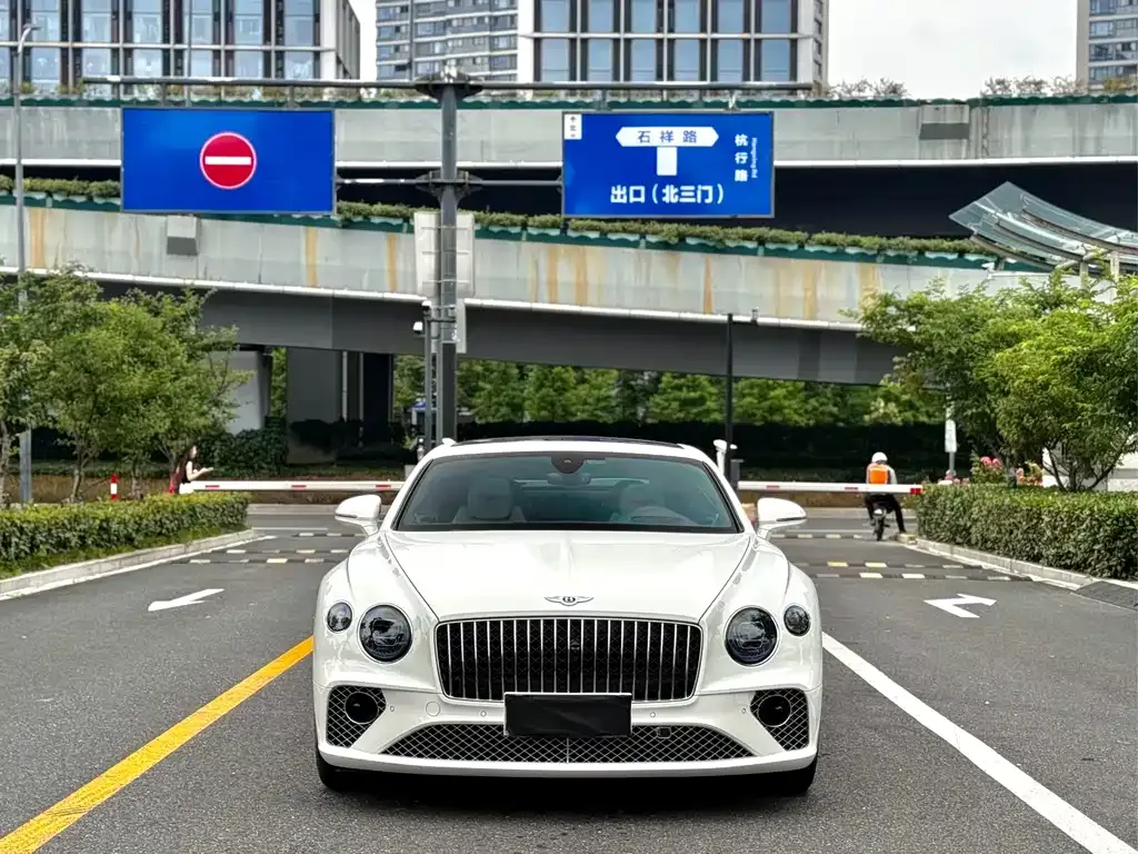 Bentley Continental — фото 1