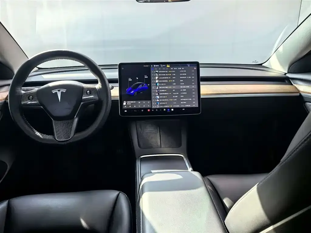 Tesla Model 3 — фото 2