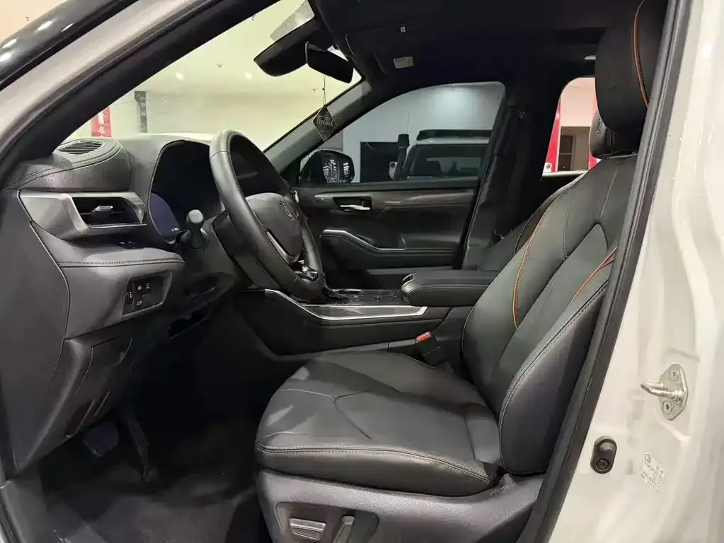 Toyota Crown Kluger 2025 из CN, фото 3