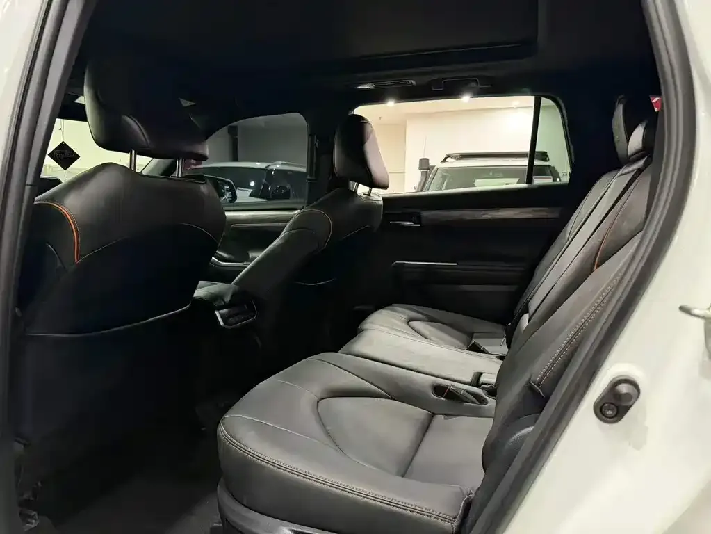 Toyota Crown Kluger 2025 из CN, фото 2