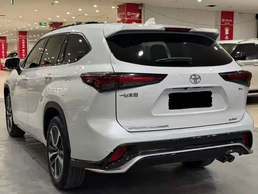 Toyota Crown Kluger 2025 из CN, фото 7