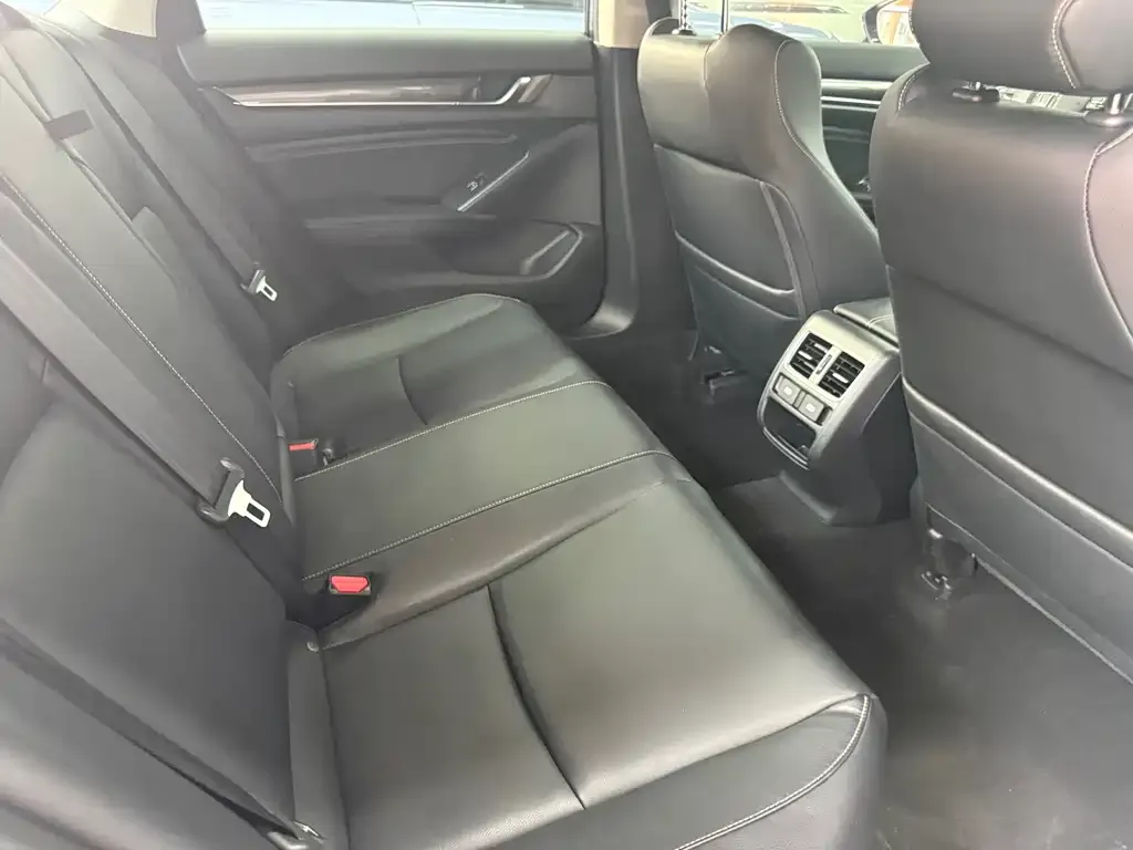 Honda Accord — фото 3