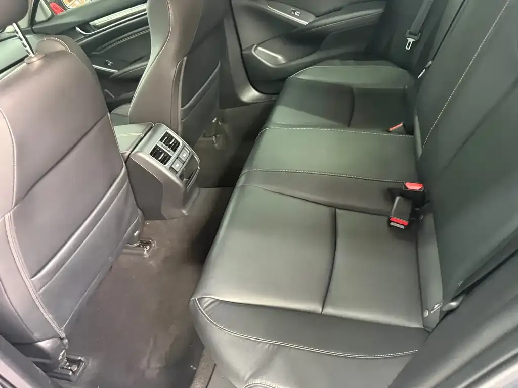 Honda Accord — фото 9