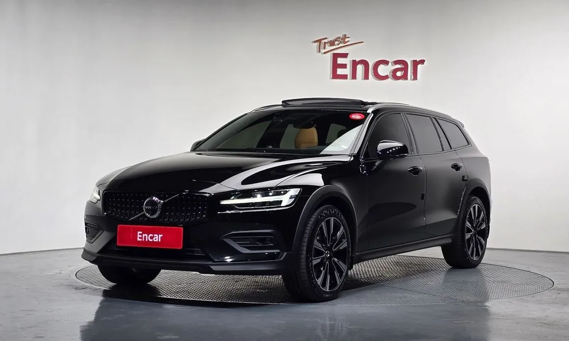 Volvo V60 2023 из KR, фото 1