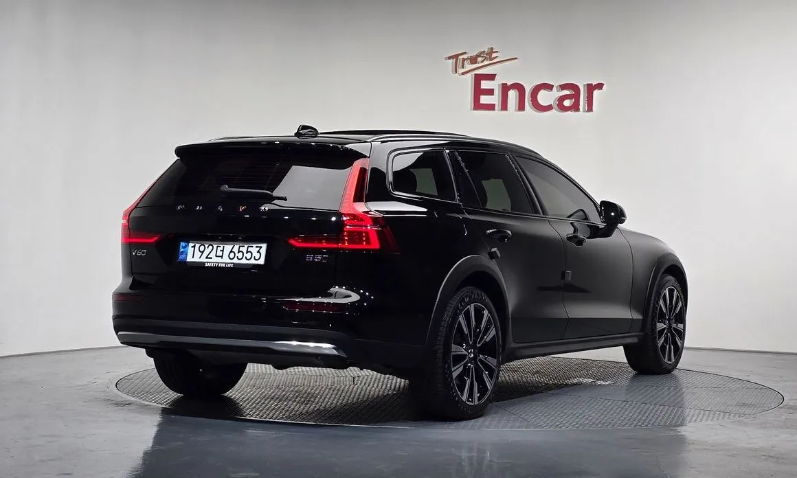 Volvo V60 2023 из KR, фото 3