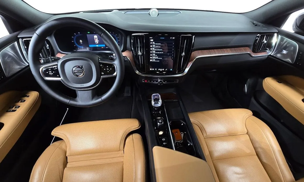 Volvo V60 2023 из KR, фото 8