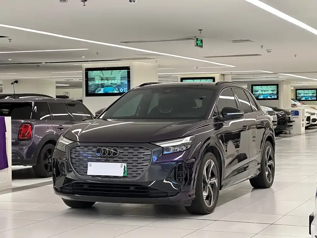 Audi Q4 e-tron — фото 1