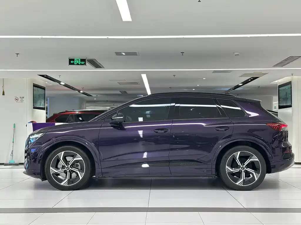 Audi Q4 e-tron — фото 2