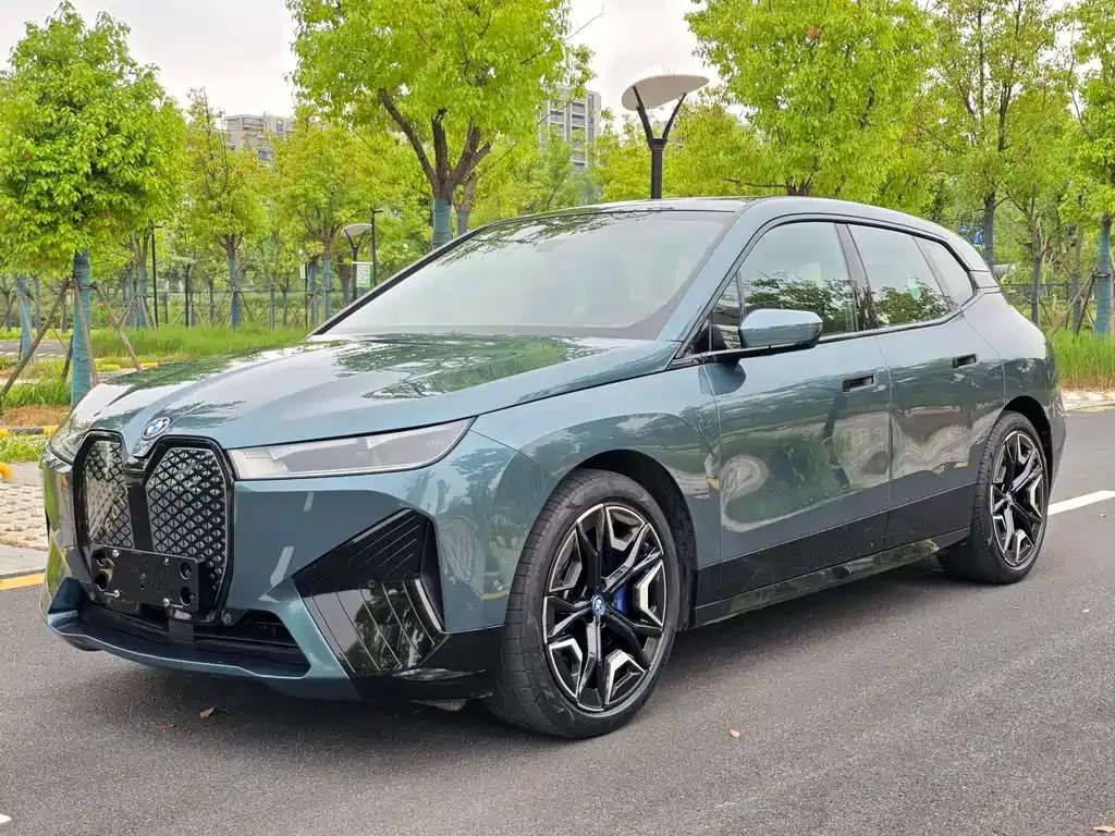 BMW iX