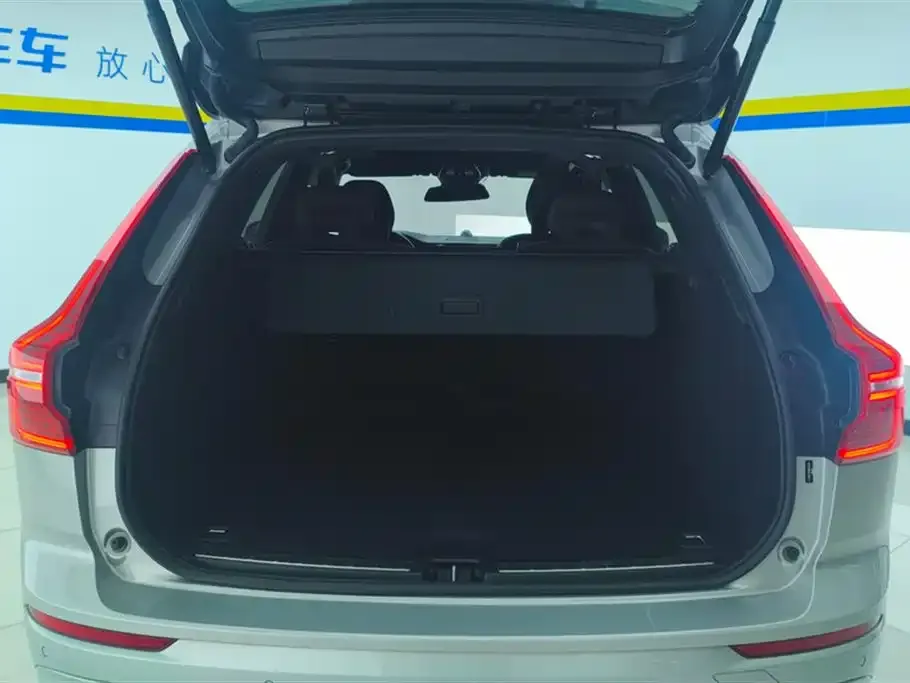 Volvo XC60 — фото 2