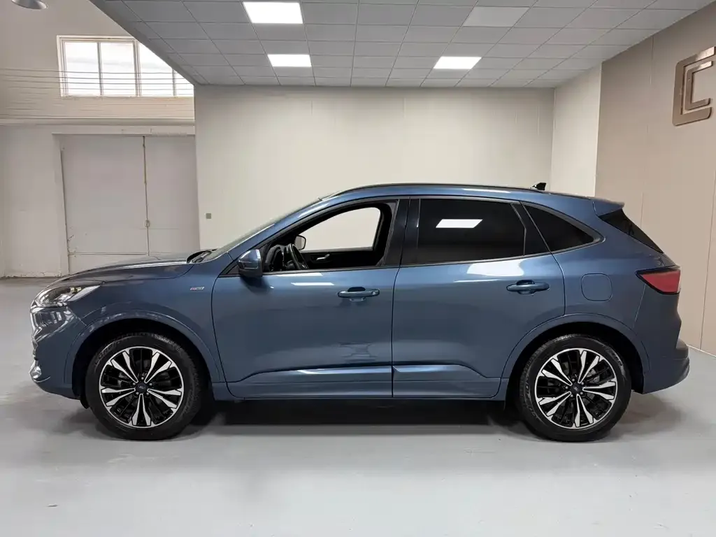 Ford Escape 2023 из CN, фото 3