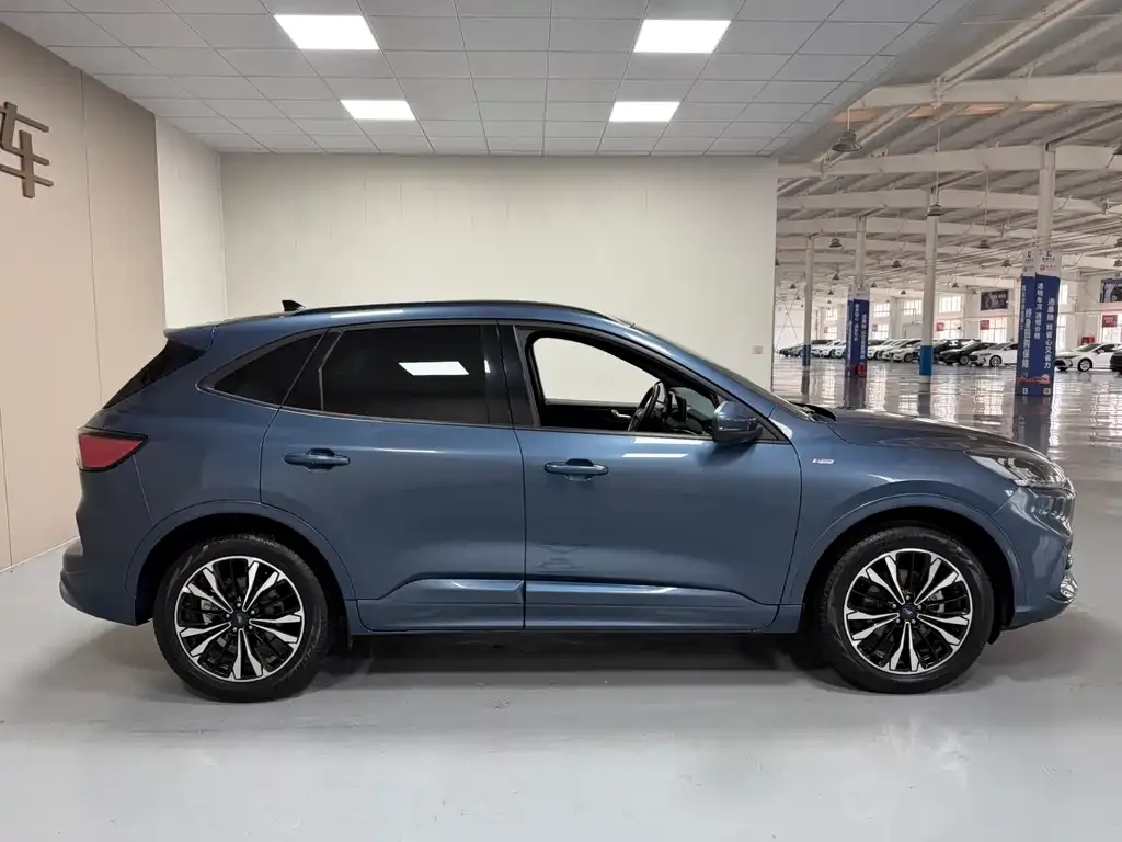 Ford Escape 2023 из CN, фото 7