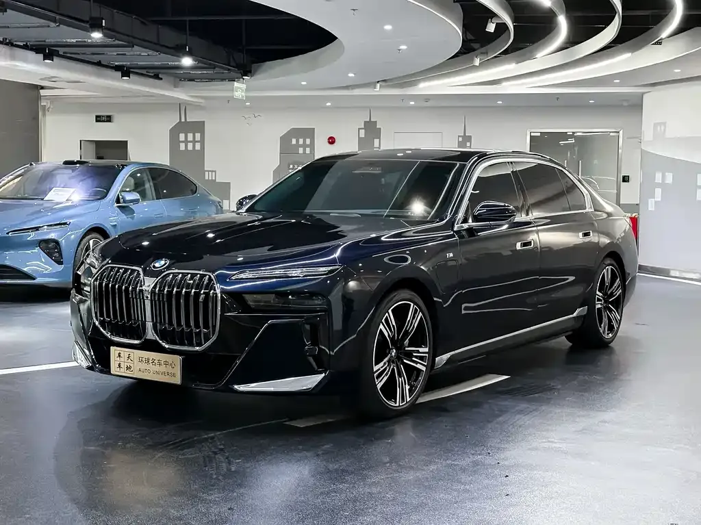 BMW i7
