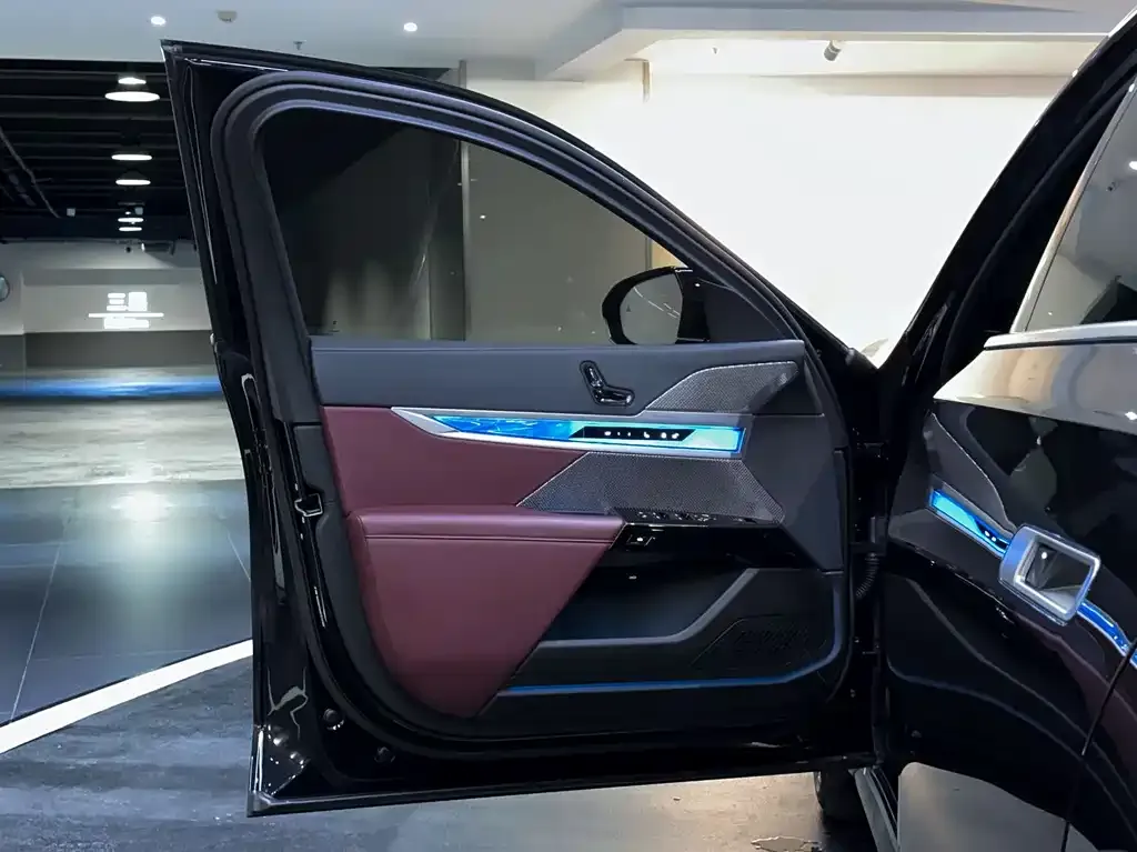 BMW i7 2023 из CN, фото 5