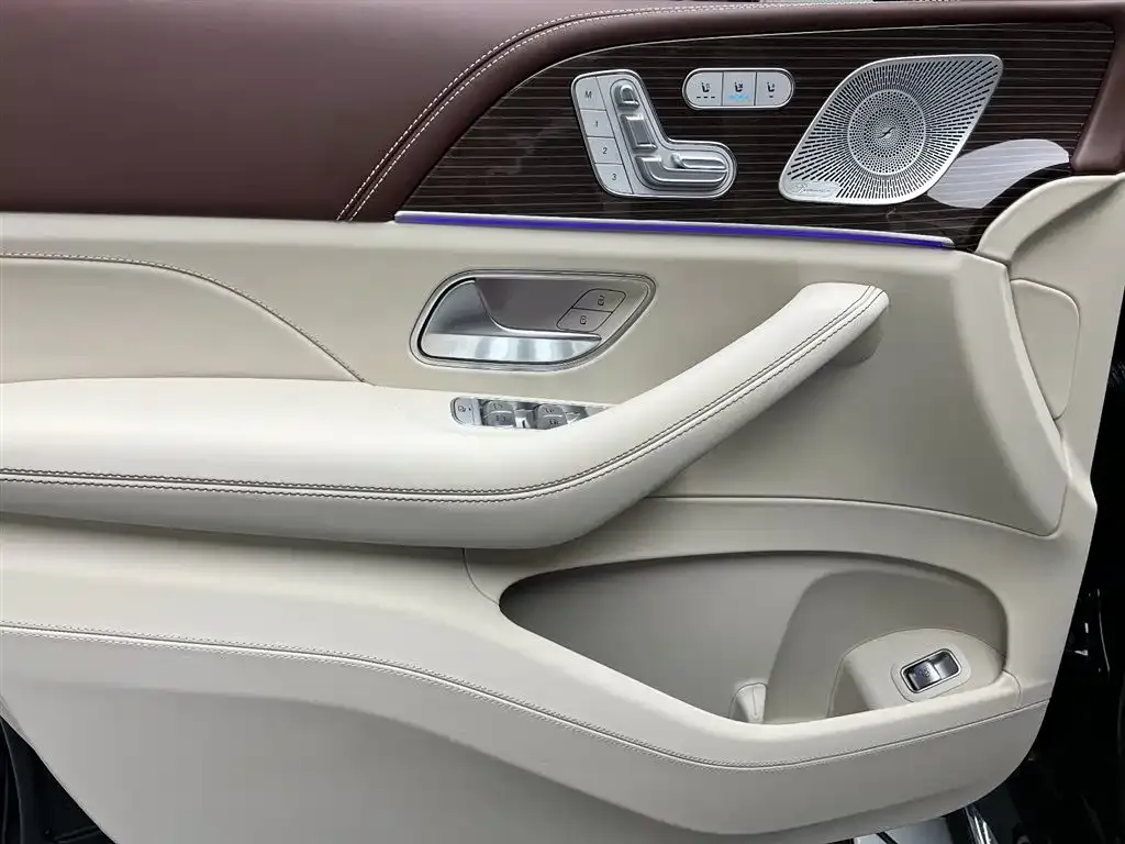 Mercedes-Benz GLS — фото 9