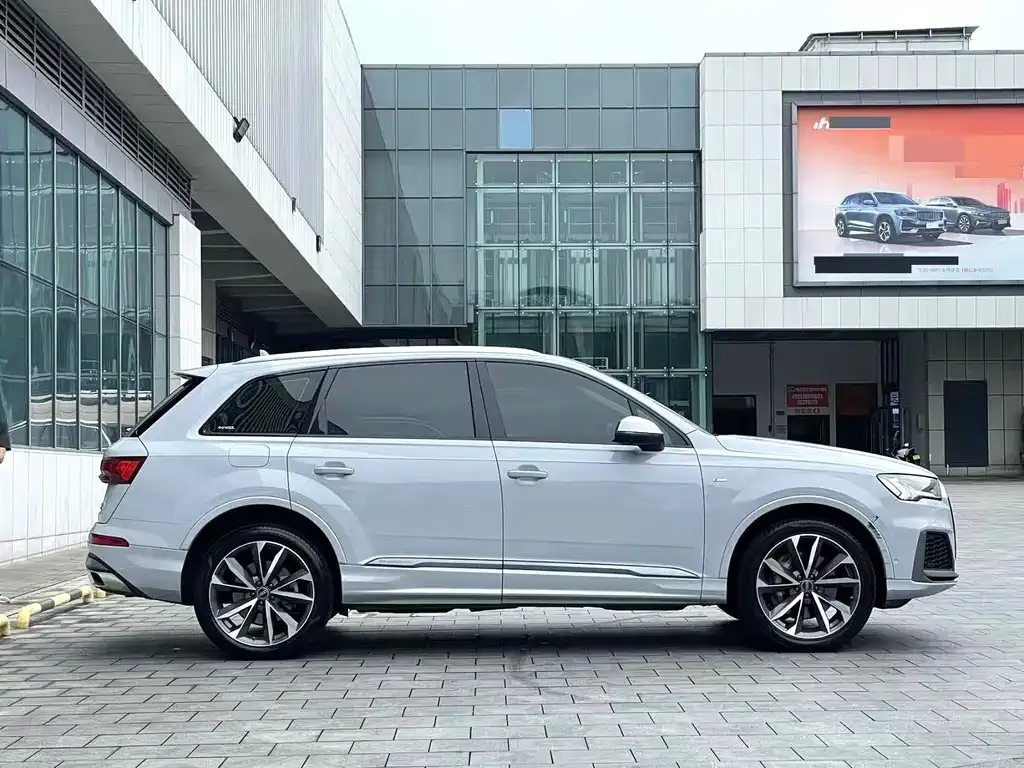 Audi Q7 — фото 7