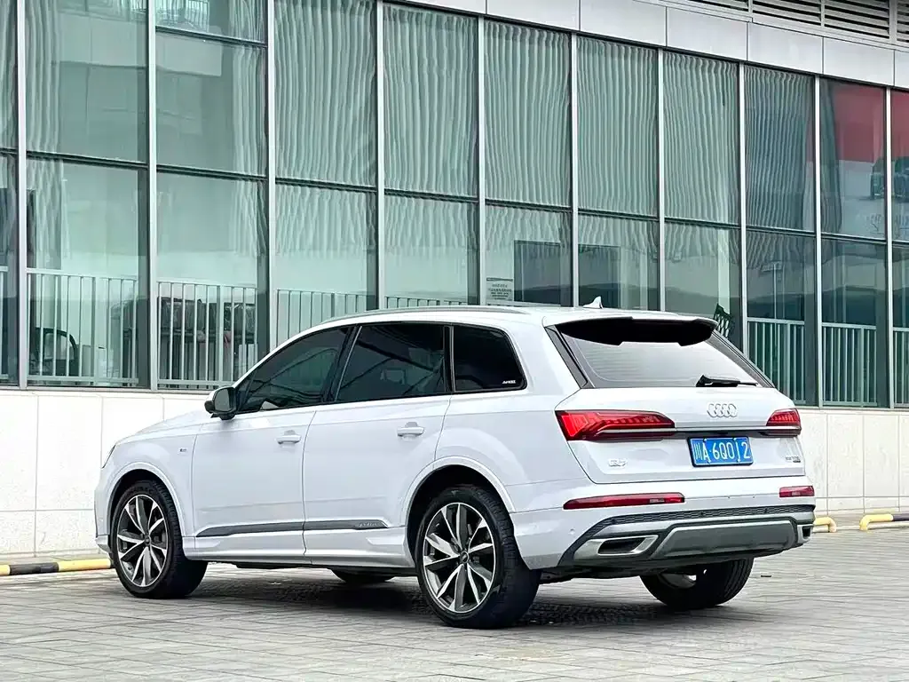 Audi Q7 — фото 8
