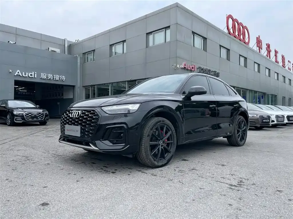 Audi Q5L Sportback — фото 1